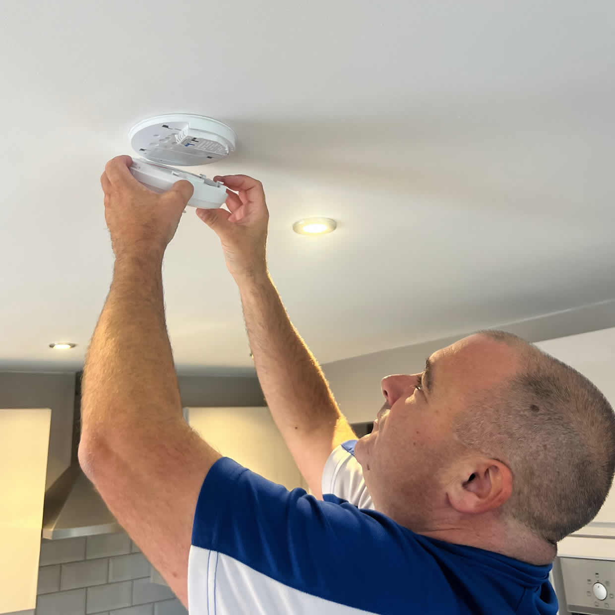 Local smoke alarm installer covering Reading